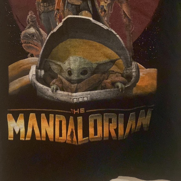 Boys Size Small Mandalorian short sleeve t-shirt - Picture 3 of 3